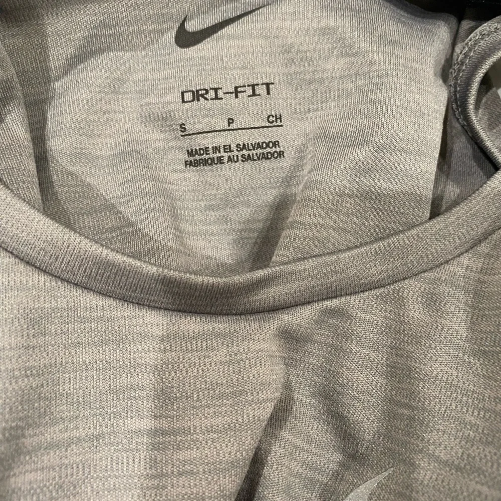 Nike - Dry Fit, Mesh Back Running Tank in Grey - Size : S - Picture 5 of 5